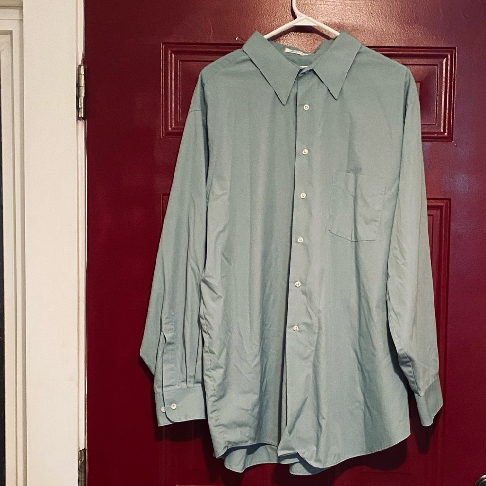 Van Heusen Men's Poplin Wrinkle Free Dress Shirt Size Big 18-1/2; 34/35 2XL/3XL